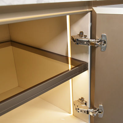 Étagères de cuisine modulaires en aluminium de style minimaliste